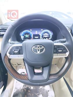 تۆیۆتا لاند کروزەر